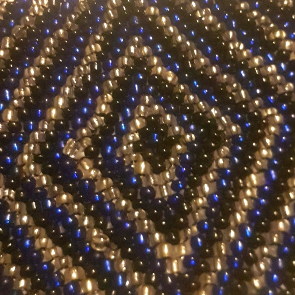 💙 Trippy Ripple Glass Beaded Bracelet - Picture 3 of 10